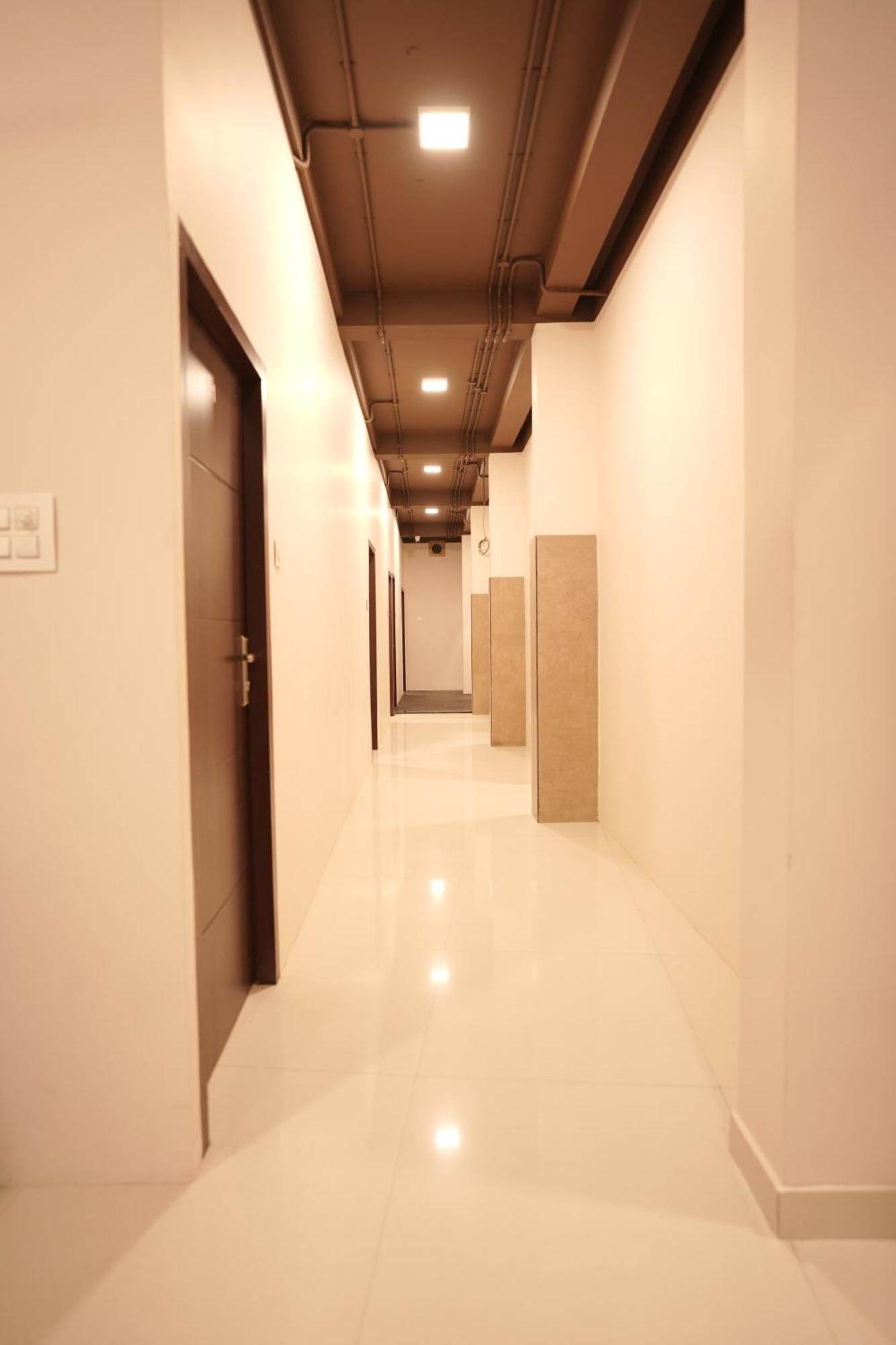 Готель Reach Residency Kochi Екстер'єр фото
