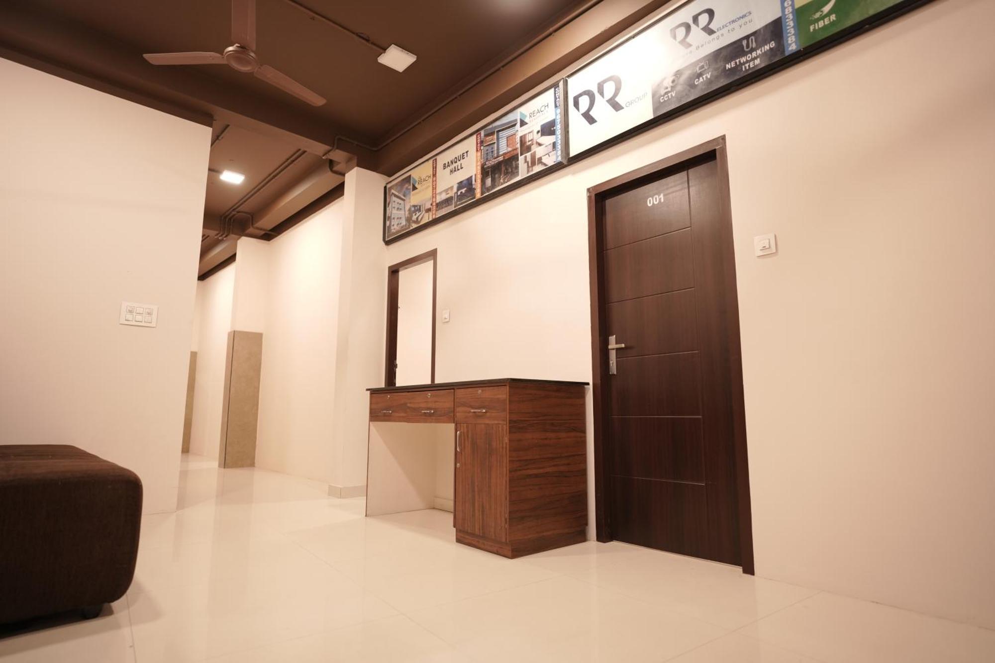 Готель Reach Residency Kochi Екстер'єр фото