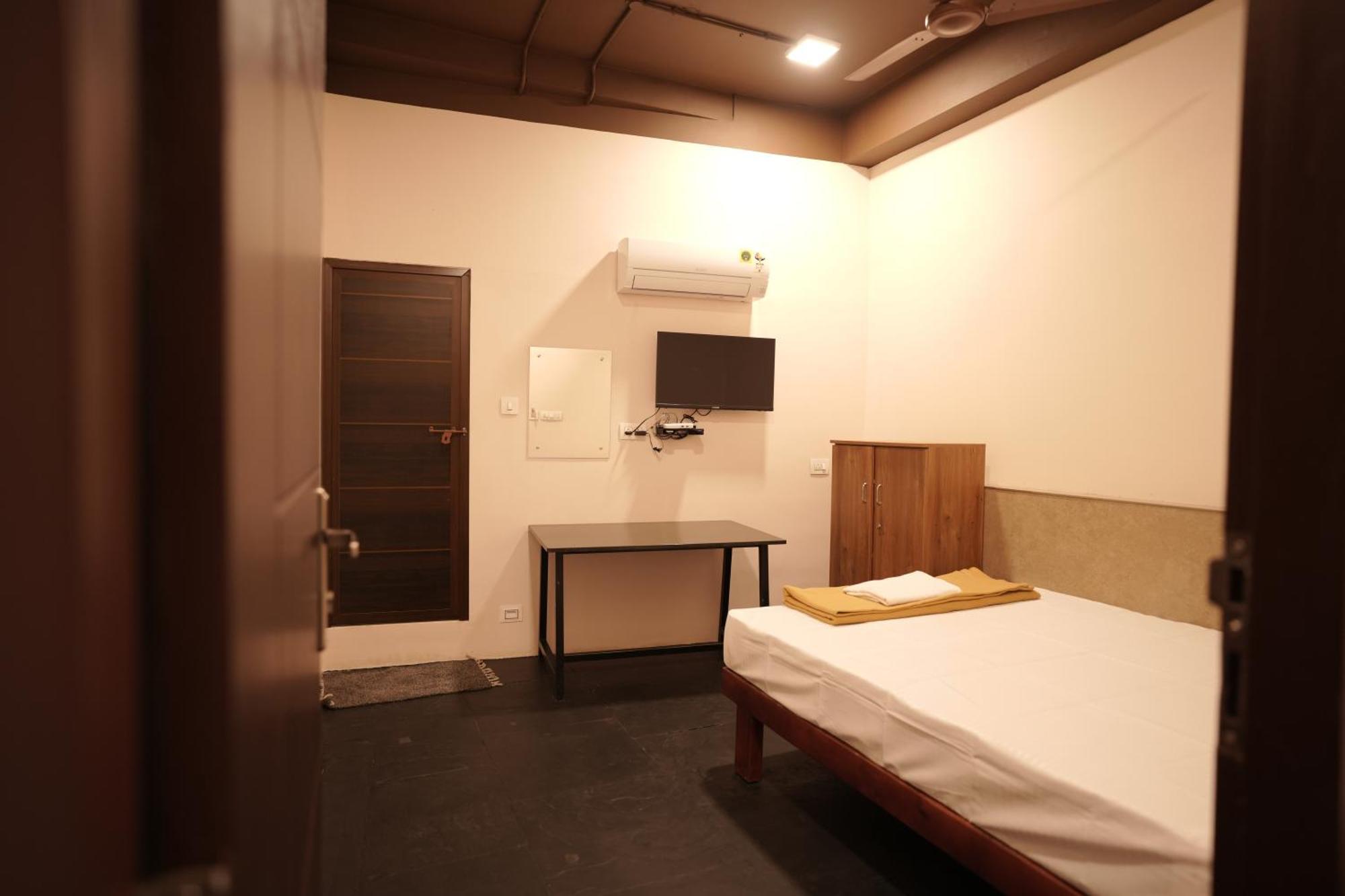 Готель Reach Residency Kochi Екстер'єр фото
